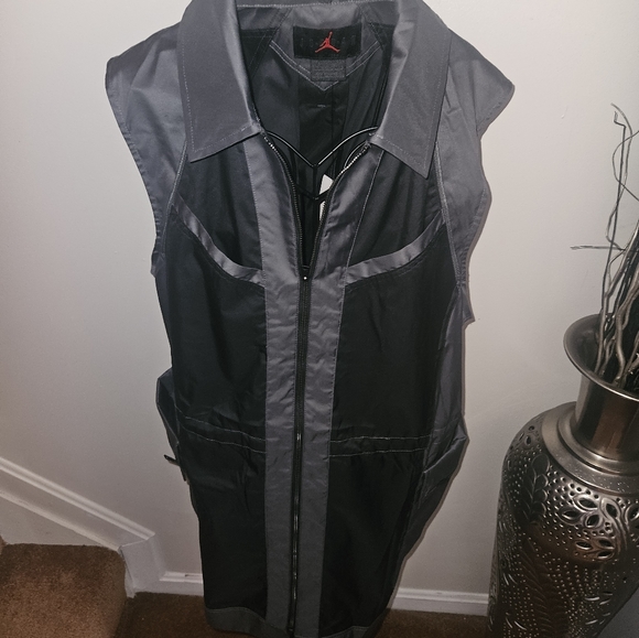 NEW Nike Jordan Next Utility Capsule 2-in-1 Convertible Jacket Womens - Picture 7 of 8